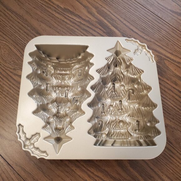 Nordic Ware Williams Sonoma Holiday Christmas Tree 3D Cake Pan Mold - Picture 1 of 6